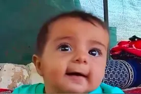 米娜来学校见女儿！给女儿购买手镯，米娜带3娃最新后续视频封面