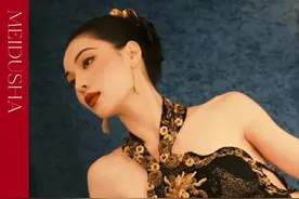 Hi my friends！欢迎你们来看中华服饰！ #给外国人展示中华服饰之美 #chinesestyle  #全世界穿搭博主都在fitcheck #cnyfitcheck #巩俐视频封面