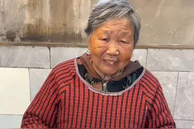 奶奶今天给爷爷做的糖醋排骨，真的是软烂脱骨，爷爷说又酸又甜吃得嘞！#新农人计划2024#记录真实生活#农村美食#农村生活视频封面