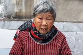 奶奶今天给爷爷炸了菜角，爷爷说这菜角不甜不咸了，吃得嘞！#新农人计划2024#记录真实生活#农村生活#农村美食