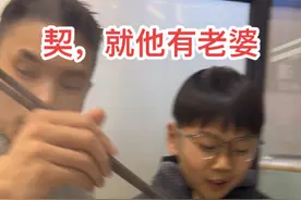 我那热恋中的老爸老妈 #日常vlog  我一天跟着他俩尴尬的很，幼稚的很，😮‍💨，美女帅哥的事情少管#记录真实生活视频封面