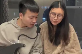 教媳妇练吉他一年多了，到现在还是连个和弦都按不明白 #aeroband#空气乐队吉他#情侣日常视频封面