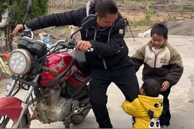 #记录我的农村生活 #我的乡村生活vlog #抖音记录农村生活 #乡村烟火气最抚凡人心 #农村人的生活就是这样的 短暂的团聚又要离别了，孩子们依依不舍的！视频封面