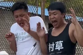 新买个赶猪棒送给弟妹，家里立马鸡飞狗跳！真是太热闹了 #搞笑视频 #超级搞笑 #看完不笑算我输 #创作者扶持计划