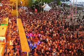 张杰巡回演唱会合肥站散场，暖心合肥抽调接驳车保障“星星”安全离场#张杰 #演唱会 #散场视频封面