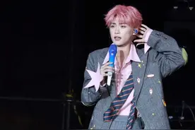 #梓渝 音乐节粉发造型～现场又唱了《女孩》#2025Z纪元银河左岸音乐节 #银河左岸音乐节