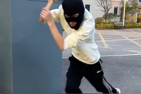一个人在家害怕的，可以准备这个门阻报警器，安全又实用 #实用好物 @我要上热门视频封面