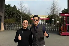 20年前的同学当了大学老师，拍完他，我沉默了很久 #普通人的生活#幸福是什么#成都虎王#同学情