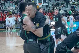 辽宁男篮主场大胜天津，大韩队长赛前热身疯狂给金金上强度😂#张镇麟 #韩德君 #辽宁男篮视频封面
