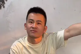 我的姐姐任小满 年幼时我父母分开了，我的姐姐任小满每天往返学校给我送饭，学校离家8公里，她天不亮就得出门。她包的饺子是我吃过最好吃的饺子。我姐那么好，她不该过这种日子，我要带她走出泥坑！#亲情 #姐弟 #正能量