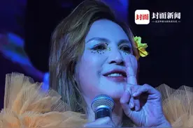 那艺娜回忆第一次听到粉丝喊退票："当时心里咯噔一下"，"我说喊得不整齐！全场欢呼！"后来发现其实孩子们并不是对我有恶意，你们开心了，我这场演出就成功了 #那艺娜 #那艺娜巡演 #那艺娜说58岁正是闯的年纪