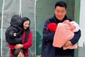 外甥女第一次来姥姥家，欢迎我们家乐乐，妈妈是我们的宝贝，你也是我们的宝宝，愿你平安，喜乐，健康，成长！#隔辈亲 #记录真实生活 #请满月 @东方亚美（女儿一诺） @DOU+小助手视频封面