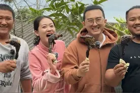 今天也是荣幸邀请到@王噔噔和王事事 来到山上做客 么今天就香香呢搞一个勐佑烤鸡  金刚钻烀鸭子  酸笋罗非鱼 香香呢吃起#抖音美食推荐官 #农村美食 #乡村味道 #勐佑烤鸡视频封面