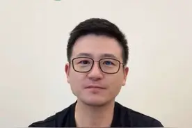 #蔡赟评球 #2025马来西亚羽毛球公开赛 昨天的半决赛很精彩，看到了年轻队员的信心和冲劲。希望在今天的决赛中继续保持好的势头，尽情地享受比赛，加油#羽毛球视频封面