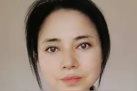 #张伟丽vs子弹姐  张伟丽 vs 子弹姐正式官宣，8月29日， UFC 官方消息称，张伟丽将升重挑战舍甫琴科，两人将在纽约麦迪逊广场花园争夺 UFC 女子蝇量级，女子格斗世纪之战正式敲定@DOU+小助手 @抖音小助手