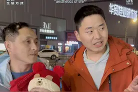 女婿把三轮车交给老丈人 走上人生巅峰 却差点落下丈母娘 #记录真实生活 #杭漂 #四季青服装第一街 #摆摊视频封面