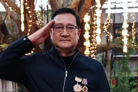 1997年7月1日香港回归！谭善爱喊出这句话，震撼全球！时隔28年，这句话还会让你热血沸腾吗？ #本色华年#退伍不褪色#老兵#谭善爱@本色华年