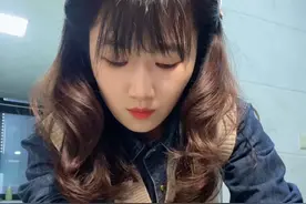 一个咬牙努力的女人，你有什么资格嘲笑她……#残疾人的生活 #保持乐观心态拥抱每一种生活 #生活虽然普普通通但也要乐在其中 #内容启发搜索视频封面