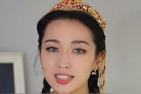 塔塔尔族，中国平均学历最高的民族，中国唯一一个没有文盲的民族，人口数最少的民族，白种人民族之一，能歌善舞，撒班节，犁头节，唱歌，拔河，赛马，美食。新疆，新疆旅行，新疆旅行攻略，新疆必打卡。塔塔尔族美女。#新疆 #总要去一趟新疆吧 #民族特色民族文化 #少数民族风情 #旅行推荐官视频封面