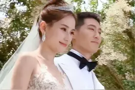 #窦骁何超莲大婚 窦骁何超莲今日在巴厘岛举行婚礼，俩人婚礼现场视频公开，太甜了！恭喜两位新婚快乐#窦骁#何超莲视频封面