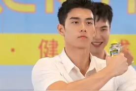 夜深了，来看椰树欢欢的阳刚之气💪🏻#椰树直播 #椰树欢欢 #椰树直播 #椰树审美 #卷王