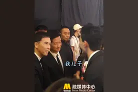 #吴京跟甄子丹说吴磊是我儿子 哈哈哈哈#吴京 跟#甄子丹 介绍#吴磊 说这是我儿子，可爱的吴氏父子俩！视频封面