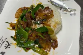 回锅肉盖饭 每天更新美食制作 #抖音热门 #抖音美食推荐官 #美食