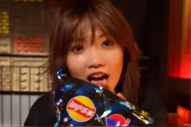 乐事大波浪真的好会做，啤酒味的薯片居然真的是1:1复刻！ #有啤汽的薯片 #有点啤汽大作战