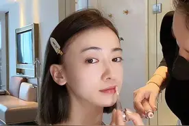 叮咚！小吴的化妆时间到啦 💄 #星引力计划#拍了拍我的时尚#化妆#vlog视频封面
