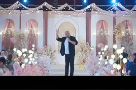 婚礼现场，观众点唱茂腔《高密炉包》#抖音热门 #抖音小助手 #茂腔 #周文卿 #高密炉包视频封面