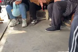 你们信算命的吗 被我妈拉去算命改运 算命说35岁内不要结婚 😄视频封面