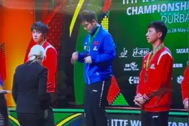 国乒队共16次四面五星红旗同时升起，男队更是久违了，可喜可贺视频封面