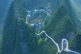 广西都安大山顶上的天眼村，陶渊明笔下的世外桃源，你会喜欢上吗？ #一起晒晒广西的风景#广西dou是好风光 #有一种山叫广西的山 #隐藏在大山里的世外桃源 #被群山环抱的村落是世外桃源 @抖音短视频视频封面