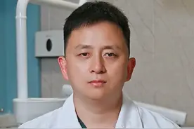 牙龈肿痛的原因及处理办法。#牙周炎 #牙龈肿痛 #健康守护计划视频封面