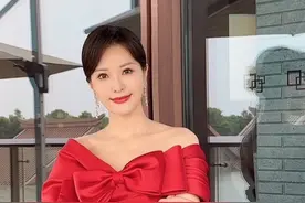 工作花絮来一条～#红裙子 #高级感礼服裙推荐 #爱生活爱美丽视频封面