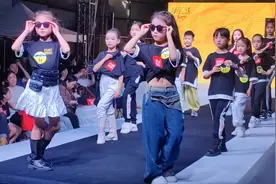 墨镜秀后续来了，你学会了吗？没学会看十遍保你会😄#t台走秀视频封面