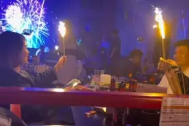 适合朋友聚会，小姐姐唱歌很好听，推荐#氛围感拉满