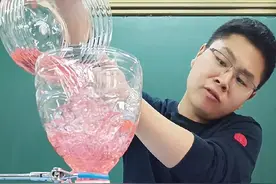 #创作灵感 下水道回水弯的作用和原理#连通器原理 #物理实验 #我在抖音学物理 #科学小实验 @抖音短视频 @抖音青少年 @DOU+小助手视频封面