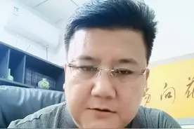 福建泉州德化县老师踢学生事件，引起我们对教育的重新思考！#校园生活 #师德师风 #教师踢学生#一学生无意碰到教师被踢 #教育的本质 @DOU+小助手视频封面