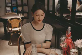 繁忙的工作之余，约个好友，偶尔 小酌一杯，可以放松一下心情视频封面