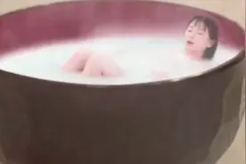 你见过可以在碗里泡澡的小美人吗#我的观影报告#精彩片段#小美视频封面