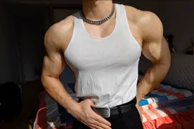 兄弟萌，快来学拍照哄她开心。#男友臂 #宽肩窄腰 #拍照姿势视频封面