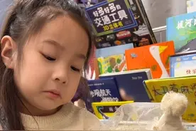 家里有孩子尽量不要养猫  …对猫不太好！ #人类幼崽迷惑行为大赏 #萌娃和萌宠 #猫咪