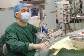 【镜无止境】持续灌流模式耳内镜下左耳鼓膜修补术（夹层法）视频封面