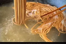 榆树皮在饥荒年代可是无数人的救命粮，你知道它的吃法吗？#榆树皮面