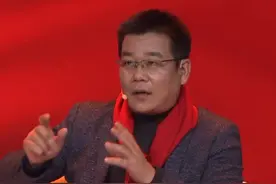 徐则臣：在2000年的那一天，我知道很多事情都不会实现，但我还在期盼着。#文学 #文学的灯光是不会灭的 #跨过2024 #2025文学跨年视频封面