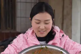 大人娃儿都特别爱吃的锅巴土豆，自己在家做起来也非常简单，香辣酥脆好吃的让你停不下来#农村美食 #新农人计划2025 #乡村味道 #锅巴土豆视频封面