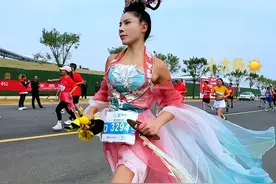 好嚣张，我只想通过2024孝感马拉松，告诉全世界～孝感市，别称孝城，湖北省辖地级市。孝感市因东汉孝子董永卖身葬父、行孝感天动地而得名，是天仙配故事的发源地。  #2024孝感马拉松赛 #2024北京马拉松赛 #2024郑州马拉松赛 #2024婺源马拉松赛 #2024常德马拉松赛视频封面