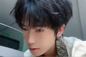 自然微分碎盖该怎么吹？ 今天一个视频教会你 ！ #微分碎盖 #男生发型 #卷毛还是微分碎盖