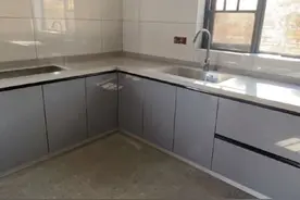 瓷砖橱柜安装全过程 兄弟们放假了吗？#瓷砖橱柜  #瓷砖橱柜制作全过程 #厨房灶台瓷砖制作 #石英石台面 #石材搬运工视频封面